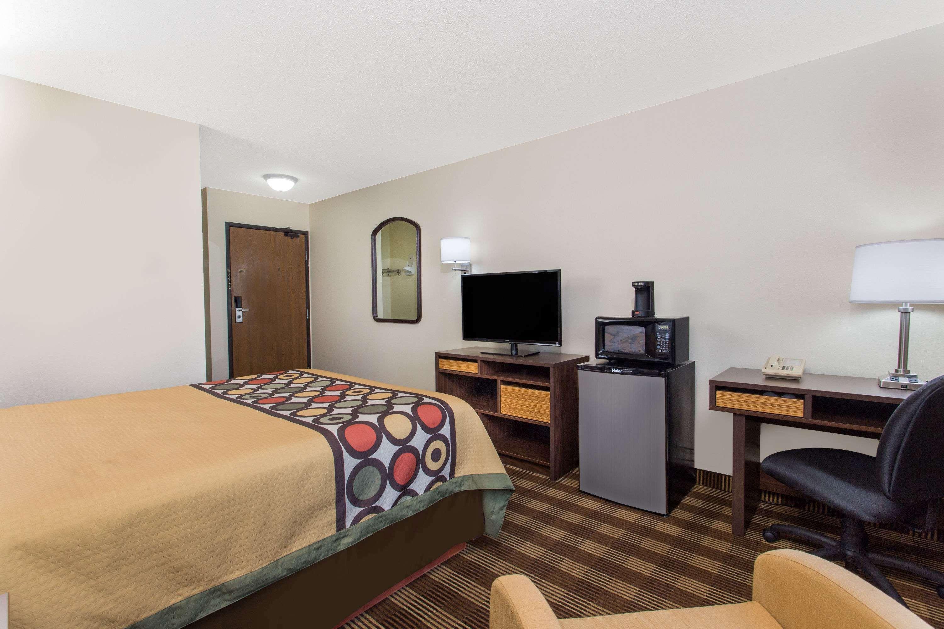 Motel Super 8 by Wyndham Eau Claire I-94 Extérieur photo