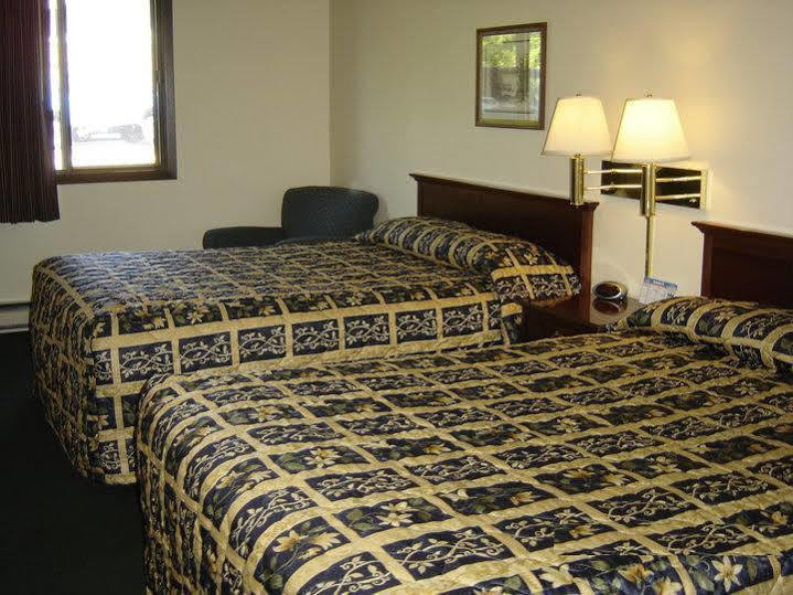 Motel Super 8 by Wyndham Eau Claire I-94 Extérieur photo