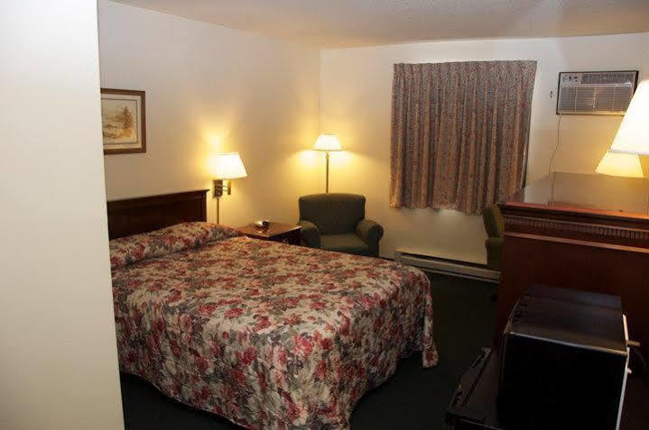 Motel Super 8 by Wyndham Eau Claire I-94 Extérieur photo