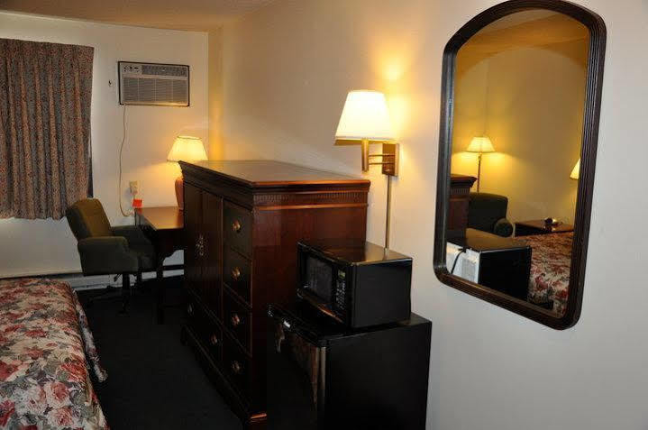 Motel Super 8 by Wyndham Eau Claire I-94 Extérieur photo