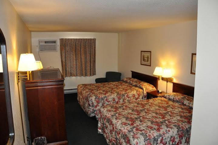 Motel Super 8 by Wyndham Eau Claire I-94 Extérieur photo