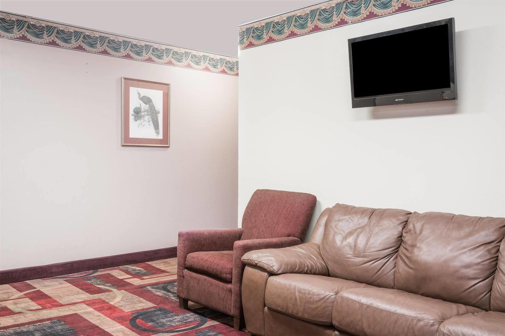 Motel Super 8 by Wyndham Eau Claire I-94 Extérieur photo