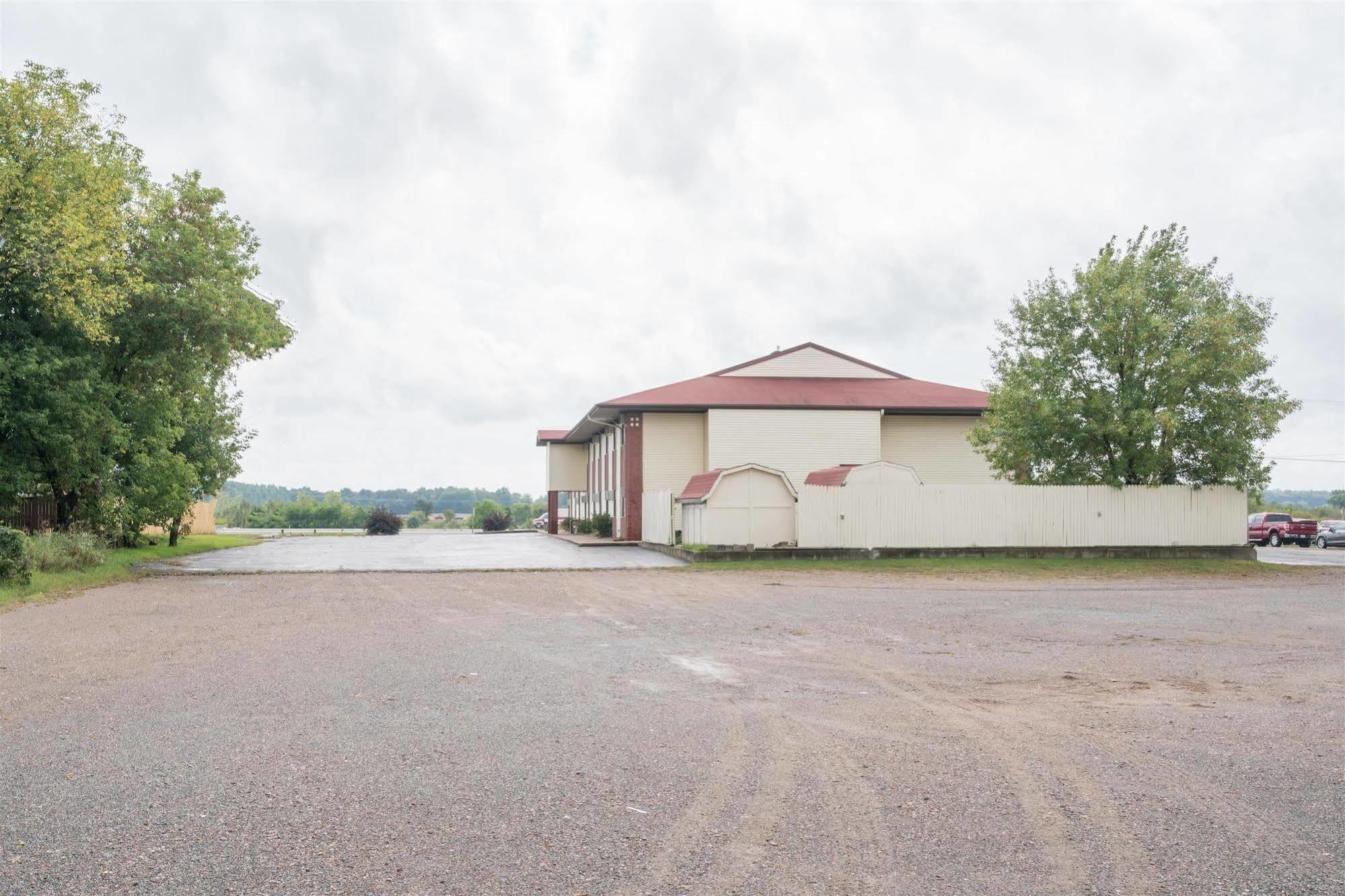 Motel Super 8 by Wyndham Eau Claire I-94 Extérieur photo