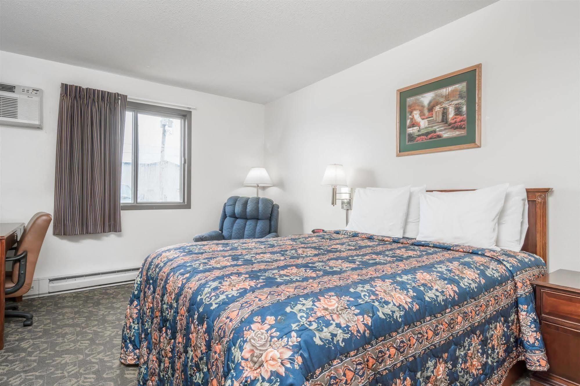 Motel Super 8 by Wyndham Eau Claire I-94 Extérieur photo