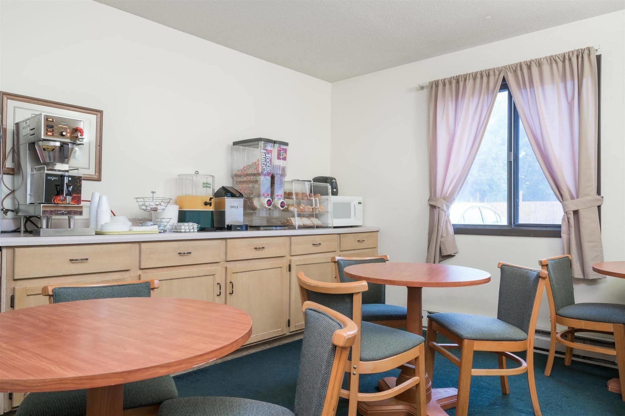 Motel Super 8 by Wyndham Eau Claire I-94 Extérieur photo